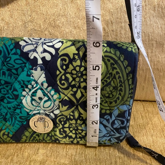 ❤️VERA BRADLEY CARIBBEAN SEA CROSSBODY - Picture 4 of 8
